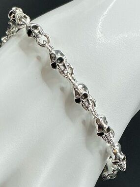 SILVERTONE SKULL ADJUSTABLE LINK BRACELET NWOT